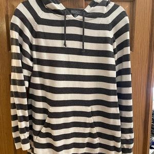 Market and spruce hooded sweater with kangaroo pocket….super comfy!